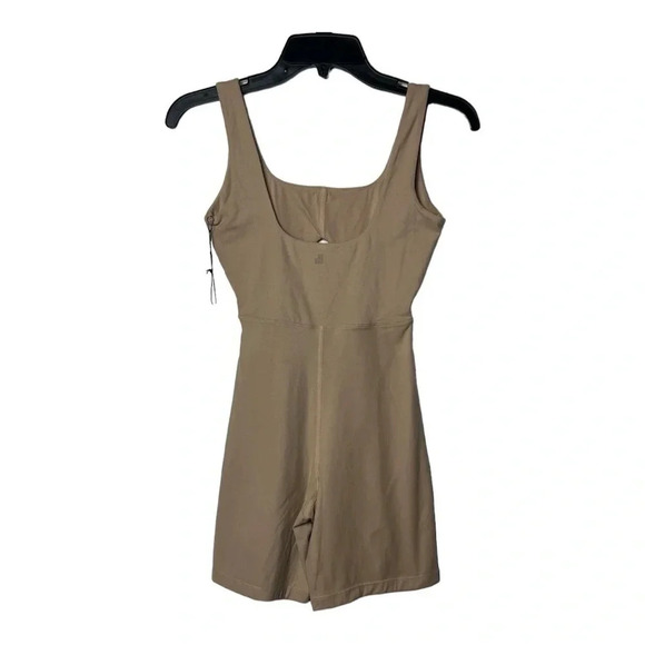 1565. WEWOREWHAT SLEEVELESS CUTOUT BODYSUIT WITH SHORT KEYHOLE IN FRONT BEIGE - Picture 7 of 10